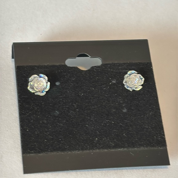 Straight rose earring in a clear color resin with 925 sterling silver - Picture 4 of 4